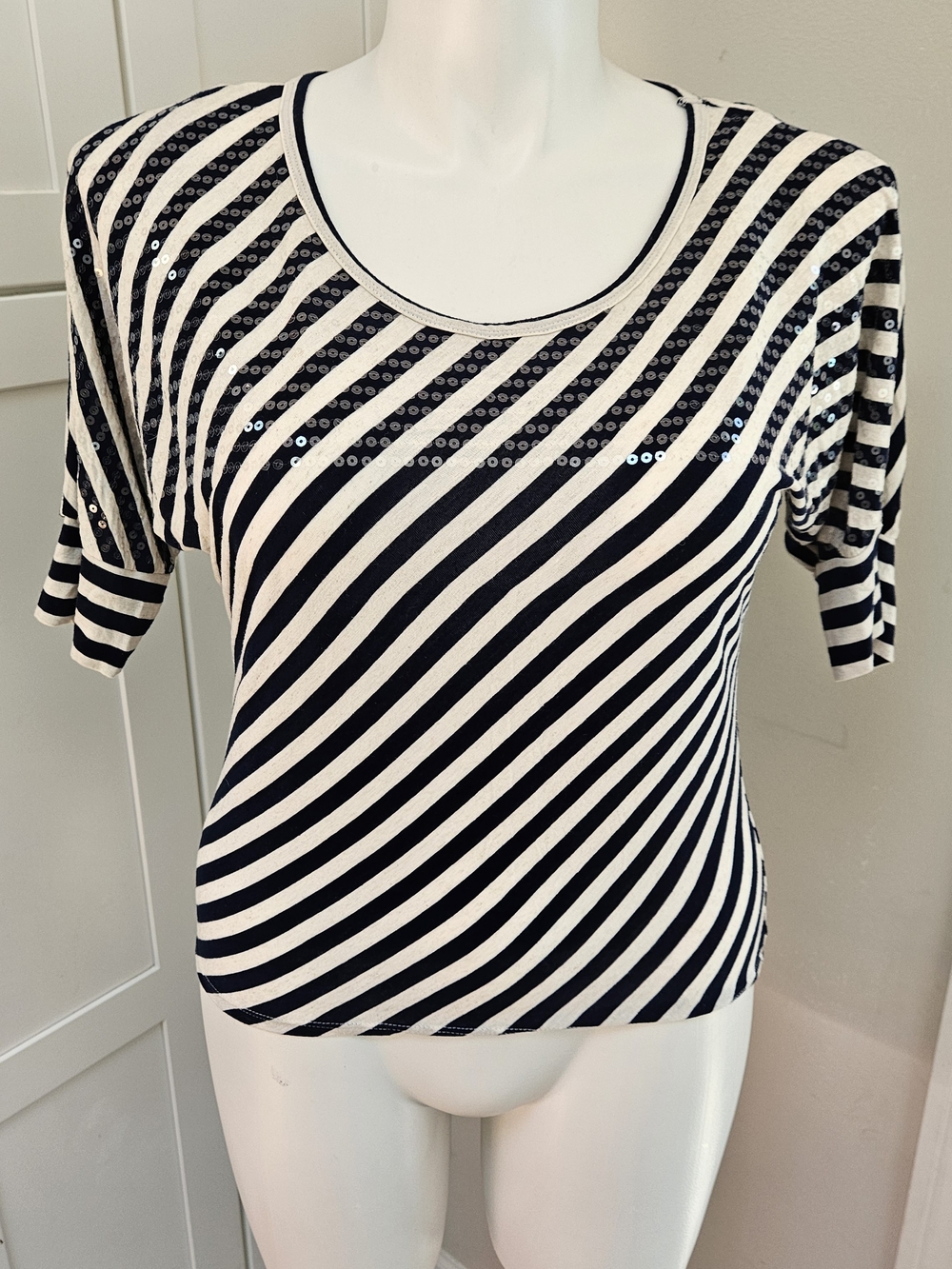 ​Eyeshadow Short Sleeve Striped Top with Sequins Navy Cream Small